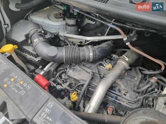 Белый Рено Мастер, объемом двигателя 2.3 л и пробегом 179 тыс. км за 23000 $, фото 32 на Automoto.ua