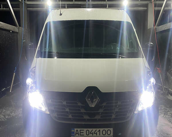 Белый Рено Мастер, объемом двигателя 2.3 л и пробегом 272 тыс. км за 16500 $, фото 1 на Automoto.ua