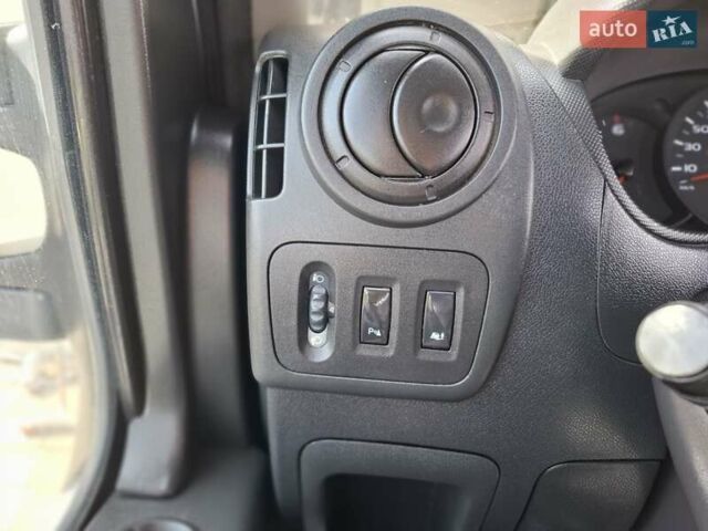Белый Рено Мастер, объемом двигателя 2.3 л и пробегом 262 тыс. км за 17900 $, фото 30 на Automoto.ua