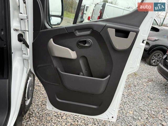 Білий Рено Мастєр, об'ємом двигуна 0 л та пробігом 200 тис. км за 20500 $, фото 19 на Automoto.ua