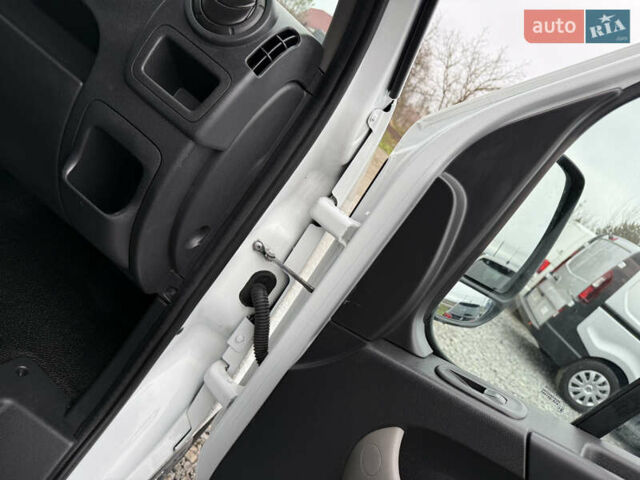 Білий Рено Мастєр, об'ємом двигуна 0 л та пробігом 200 тис. км за 20500 $, фото 18 на Automoto.ua
