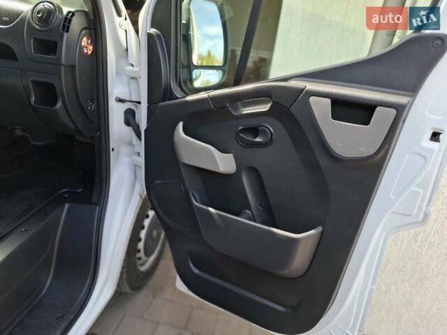Белый Рено Мастер, объемом двигателя 2.3 л и пробегом 262 тыс. км за 17900 $, фото 22 на Automoto.ua