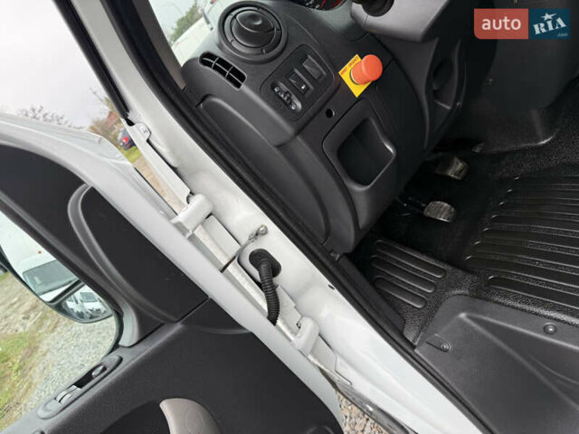 Білий Рено Мастєр, об'ємом двигуна 0 л та пробігом 200 тис. км за 20500 $, фото 13 на Automoto.ua