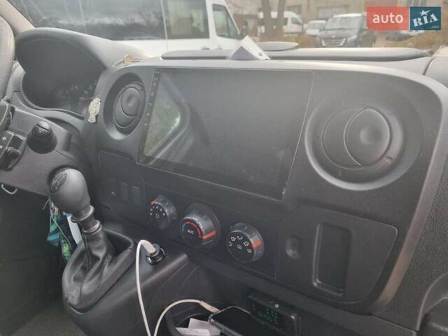 Белый Рено Мастер, объемом двигателя 2.3 л и пробегом 179 тыс. км за 23000 $, фото 12 на Automoto.ua