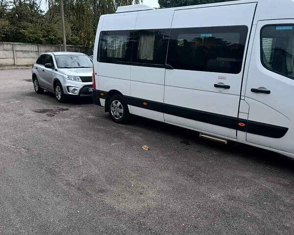 Белый Рено Мастер, объемом двигателя 2.3 л и пробегом 140 тыс. км за 20000 $, фото 2 на Automoto.ua