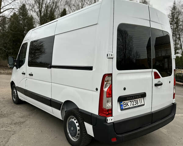 Белый Рено Мастер, объемом двигателя 2.3 л и пробегом 358 тыс. км за 18200 $, фото 6 на Automoto.ua