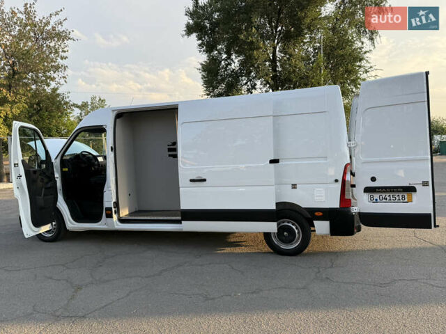 Белый Рено Мастер, объемом двигателя 2.3 л и пробегом 231 тыс. км за 20999 $, фото 151 на Automoto.ua