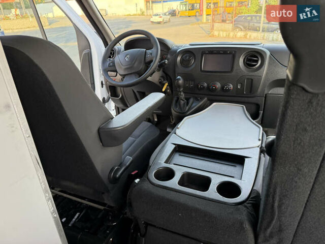 Белый Рено Мастер, объемом двигателя 2.3 л и пробегом 231 тыс. км за 20999 $, фото 84 на Automoto.ua