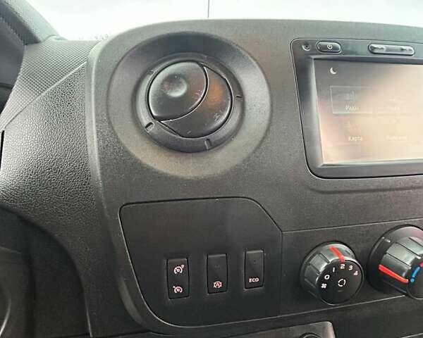 Белый Рено Мастер, объемом двигателя 2.3 л и пробегом 240 тыс. км за 22400 $, фото 26 на Automoto.ua