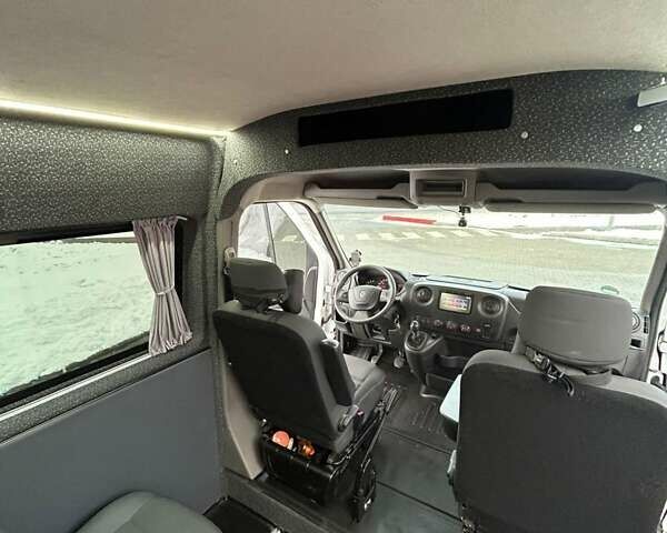 Белый Рено Мастер, объемом двигателя 2.3 л и пробегом 240 тыс. км за 22400 $, фото 13 на Automoto.ua