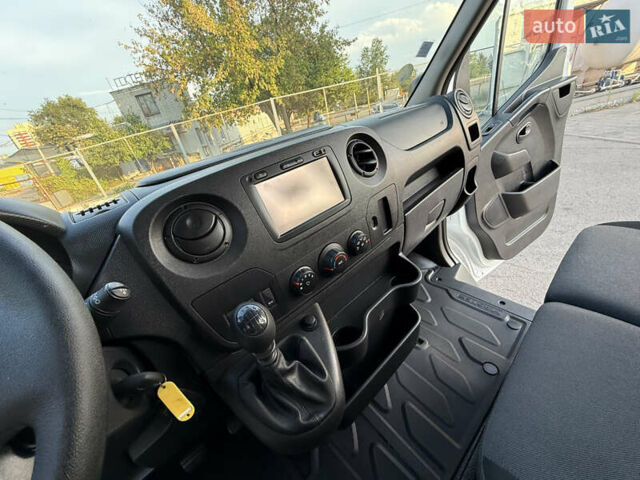Белый Рено Мастер, объемом двигателя 2.3 л и пробегом 231 тыс. км за 20999 $, фото 105 на Automoto.ua