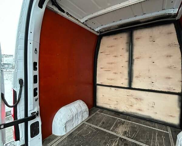 Белый Рено Мастер, объемом двигателя 2.3 л и пробегом 240 тыс. км за 22400 $, фото 8 на Automoto.ua