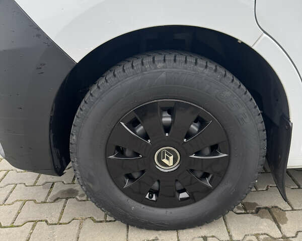 Белый Рено Мастер, объемом двигателя 2.3 л и пробегом 200 тыс. км за 33000 $, фото 24 на Automoto.ua