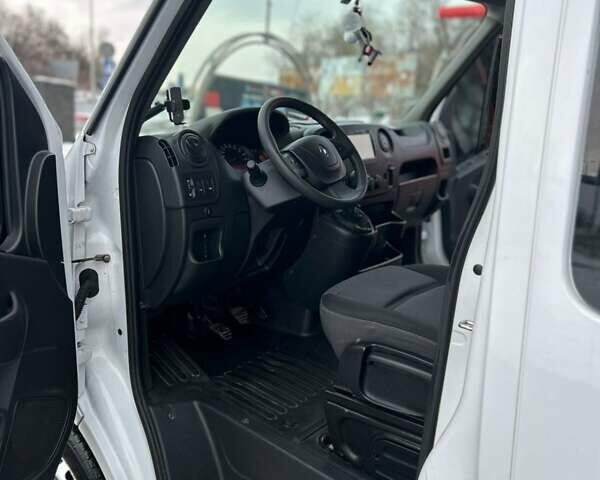 Белый Рено Мастер, объемом двигателя 2.3 л и пробегом 240 тыс. км за 22400 $, фото 54 на Automoto.ua