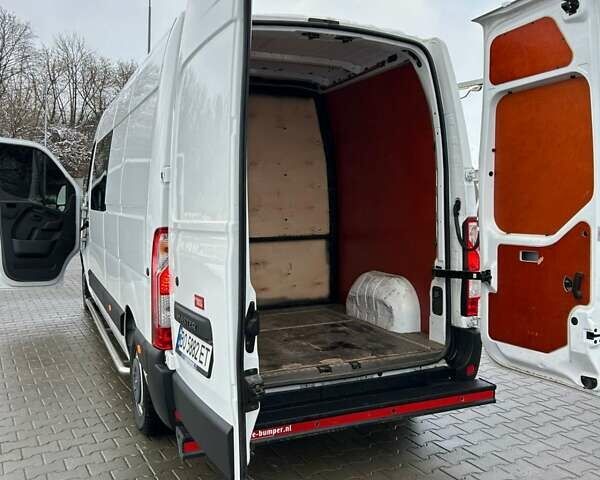 Белый Рено Мастер, объемом двигателя 2.3 л и пробегом 240 тыс. км за 22400 $, фото 12 на Automoto.ua