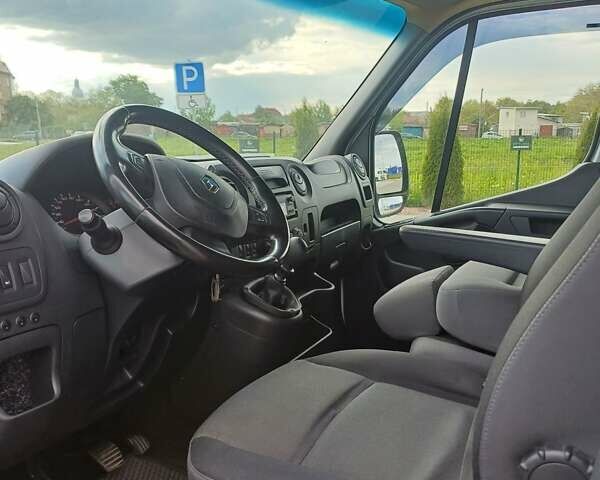 Белый Рено Мастер, объемом двигателя 2.3 л и пробегом 350 тыс. км за 19700 $, фото 5 на Automoto.ua
