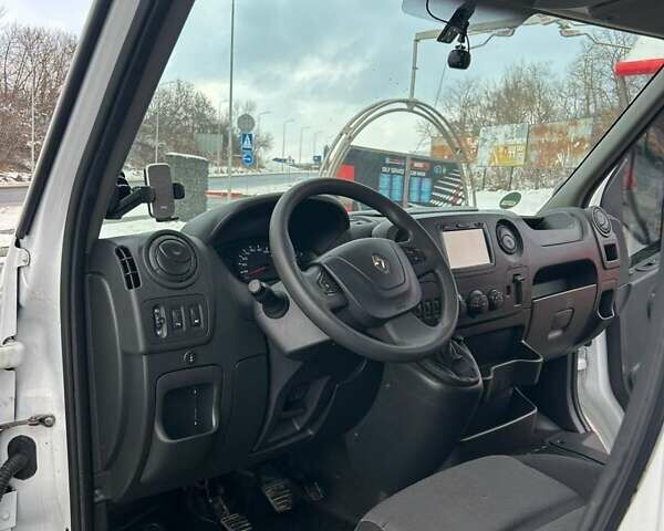 Белый Рено Мастер, объемом двигателя 2.3 л и пробегом 240 тыс. км за 22400 $, фото 33 на Automoto.ua