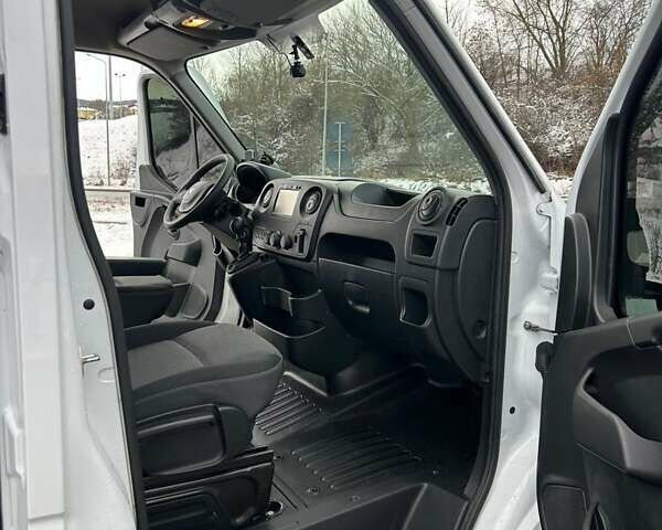 Белый Рено Мастер, объемом двигателя 2.3 л и пробегом 240 тыс. км за 22400 $, фото 34 на Automoto.ua