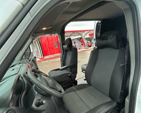 Белый Рено Мастер, объемом двигателя 2.3 л и пробегом 240 тыс. км за 22400 $, фото 23 на Automoto.ua