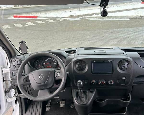 Белый Рено Мастер, объемом двигателя 2.3 л и пробегом 240 тыс. км за 22400 $, фото 40 на Automoto.ua