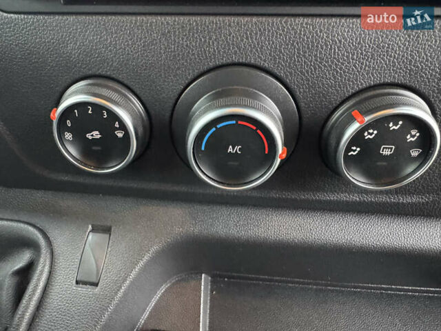 Белый Рено Мастер, объемом двигателя 2.3 л и пробегом 200 тыс. км за 33000 $, фото 18 на Automoto.ua