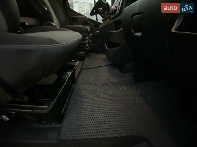 Черный Рено Мастер, объемом двигателя 2.3 л и пробегом 175 тыс. км за 18990 $, фото 49 на Automoto.ua