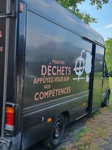 Черный Рено Мастер, объемом двигателя 3 л и пробегом 435 тыс. км за 10000 $, фото 5 на Automoto.ua