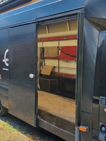 Черный Рено Мастер, объемом двигателя 3 л и пробегом 435 тыс. км за 10000 $, фото 19 на Automoto.ua