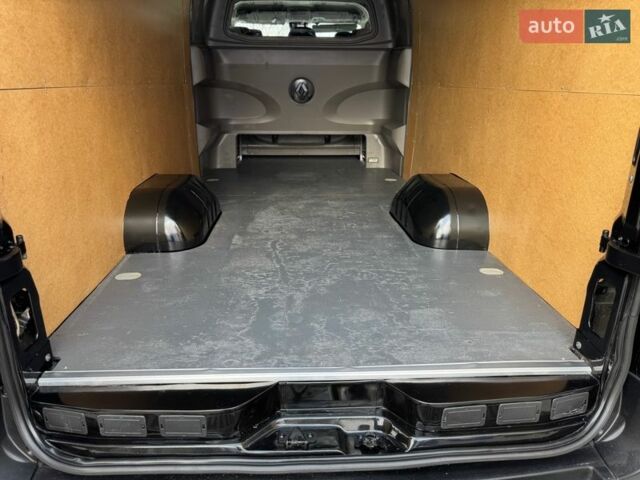 Черный Рено Мастер, объемом двигателя 2.3 л и пробегом 230 тыс. км за 21500 $, фото 53 на Automoto.ua