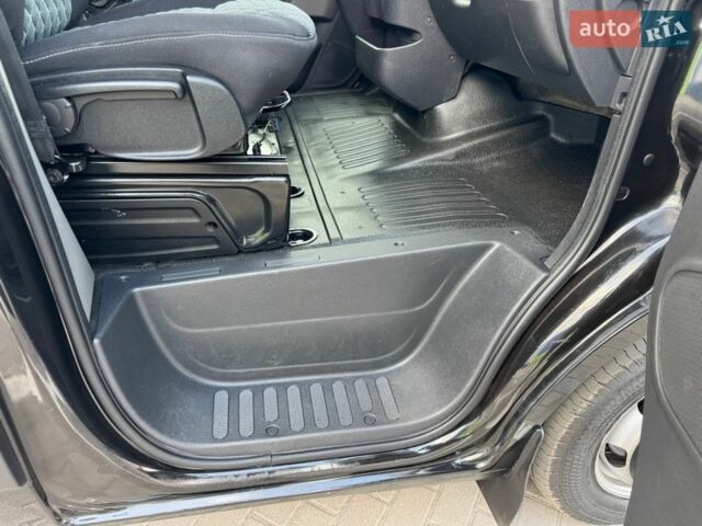 Черный Рено Мастер, объемом двигателя 2.3 л и пробегом 230 тыс. км за 21500 $, фото 68 на Automoto.ua