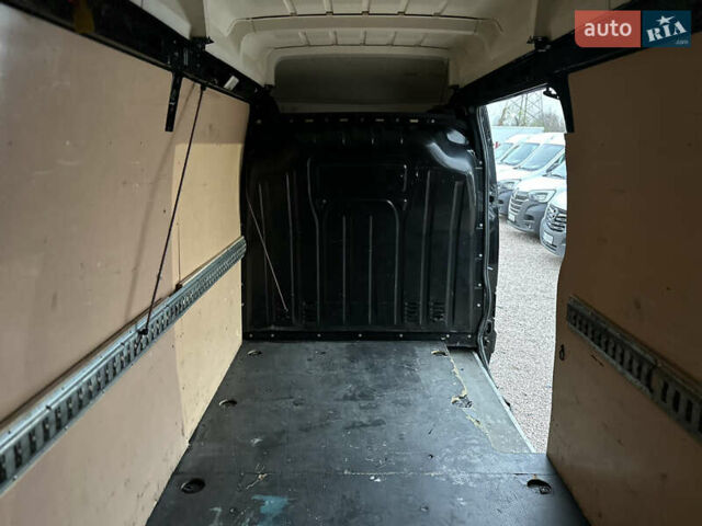 Черный Рено Мастер, объемом двигателя 2.3 л и пробегом 240 тыс. км за 19900 $, фото 18 на Automoto.ua