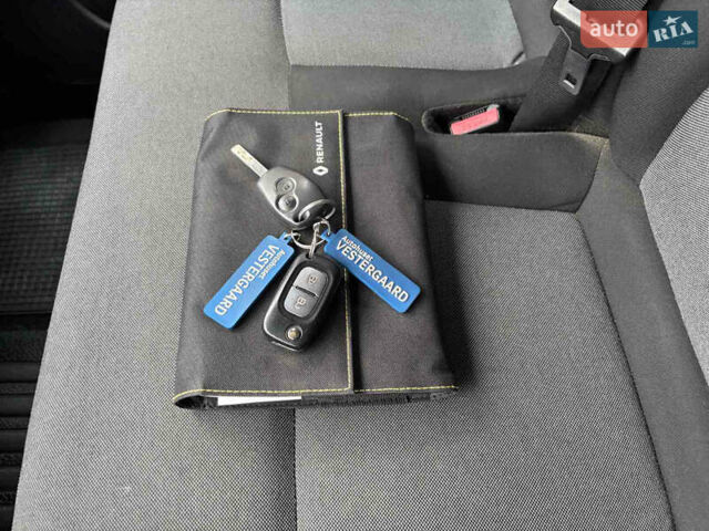 Чорний Рено Мастєр, об'ємом двигуна 2.3 л та пробігом 156 тис. км за 18500 $, фото 15 на Automoto.ua