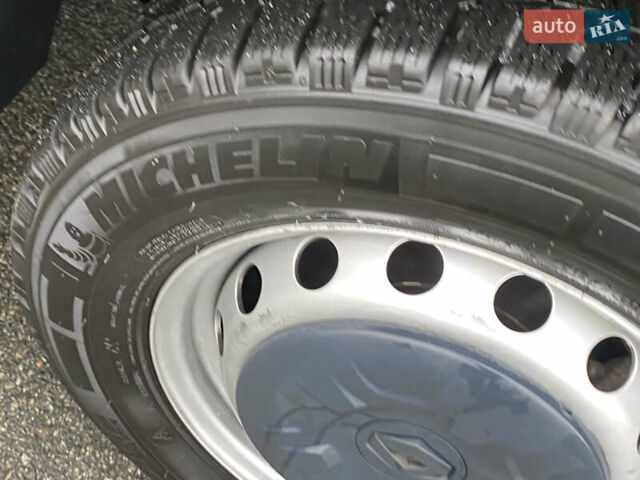 Черный Рено Мастер, объемом двигателя 2.3 л и пробегом 297 тыс. км за 20800 $, фото 47 на Automoto.ua