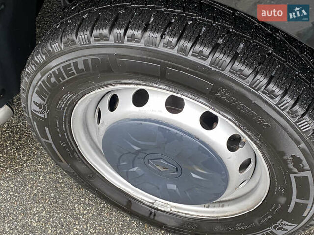 Черный Рено Мастер, объемом двигателя 2.3 л и пробегом 297 тыс. км за 20800 $, фото 48 на Automoto.ua