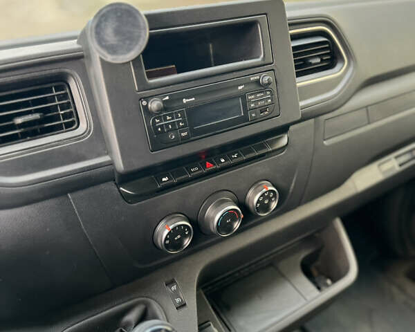 Черный Рено Мастер, объемом двигателя 2.3 л и пробегом 492 тыс. км за 18999 $, фото 14 на Automoto.ua