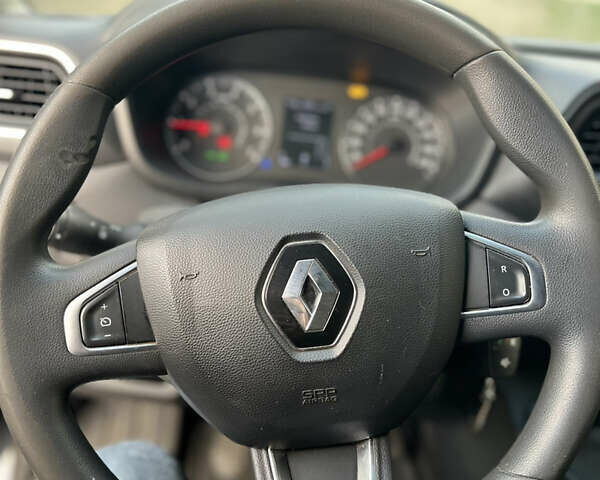 Черный Рено Мастер, объемом двигателя 2.3 л и пробегом 492 тыс. км за 18999 $, фото 10 на Automoto.ua