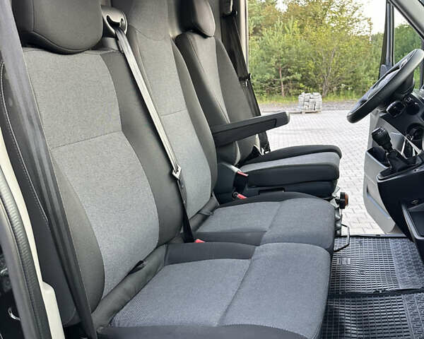 Черный Рено Мастер, объемом двигателя 2.3 л и пробегом 198 тыс. км за 21600 $, фото 49 на Automoto.ua