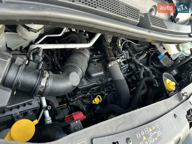 Черный Рено Мастер, объемом двигателя 2.3 л и пробегом 198 тыс. км за 21600 $, фото 70 на Automoto.ua