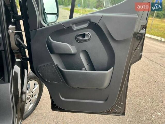 Черный Рено Мастер, объемом двигателя 2.3 л и пробегом 228 тыс. км за 21999 $, фото 33 на Automoto.ua
