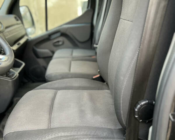 Черный Рено Мастер, объемом двигателя 2.3 л и пробегом 492 тыс. км за 18999 $, фото 12 на Automoto.ua