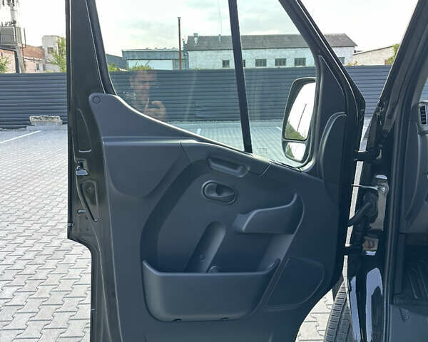 Черный Рено Мастер, объемом двигателя 2.3 л и пробегом 198 тыс. км за 21600 $, фото 46 на Automoto.ua