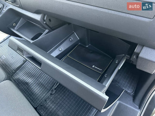 Черный Рено Мастер, объемом двигателя 2.3 л и пробегом 198 тыс. км за 21600 $, фото 51 на Automoto.ua