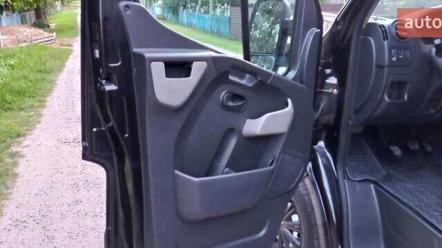 Черный Рено Мастер, объемом двигателя 2.3 л и пробегом 356 тыс. км за 12000 $, фото 36 на Automoto.ua