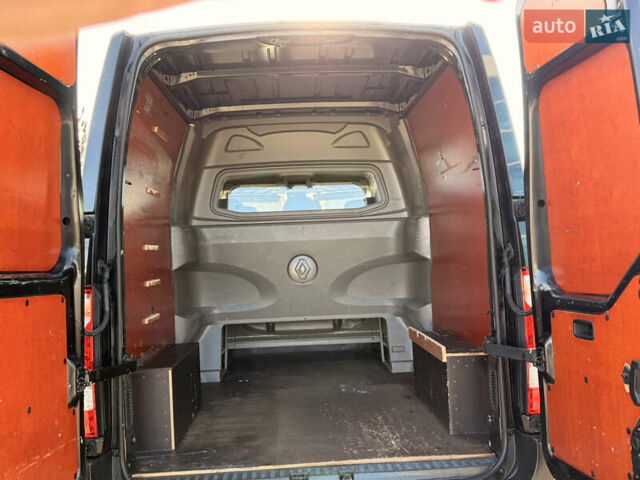 Черный Рено Мастер, объемом двигателя 2.3 л и пробегом 225 тыс. км за 18990 $, фото 25 на Automoto.ua