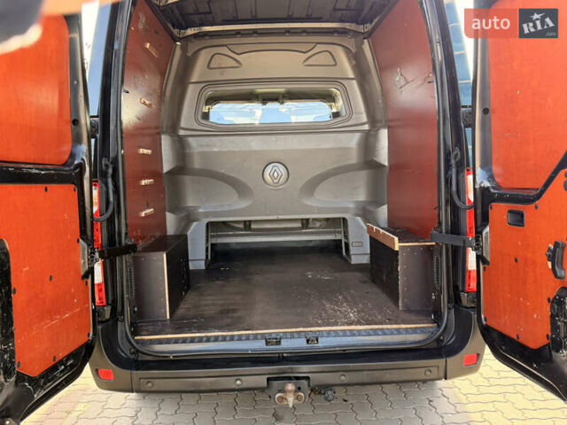 Черный Рено Мастер, объемом двигателя 2.3 л и пробегом 225 тыс. км за 18990 $, фото 24 на Automoto.ua