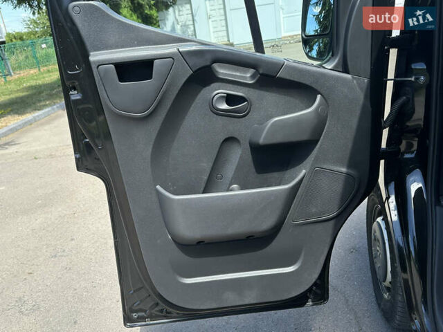 Черный Рено Мастер, объемом двигателя 2.3 л и пробегом 215 тыс. км за 17300 $, фото 15 на Automoto.ua