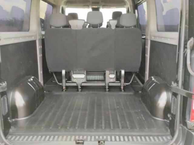 Черный Рено Мастер, объемом двигателя 0 л и пробегом 166 тыс. км за 20395 $, фото 5 на Automoto.ua