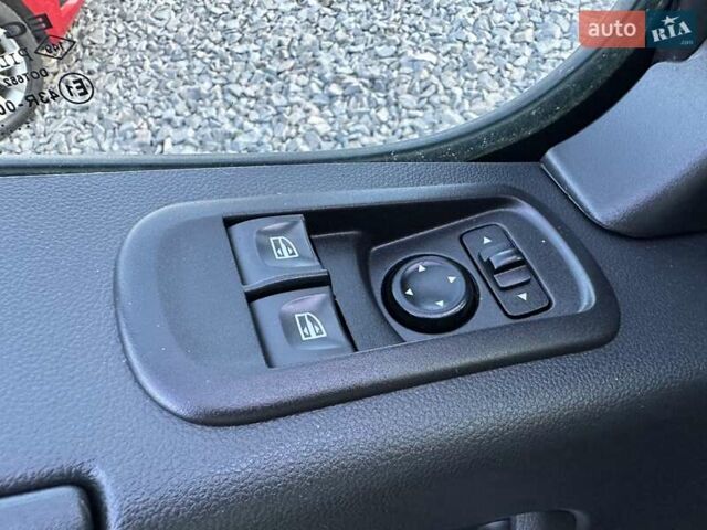Черный Рено Мастер, объемом двигателя 2.3 л и пробегом 250 тыс. км за 22200 $, фото 69 на Automoto.ua