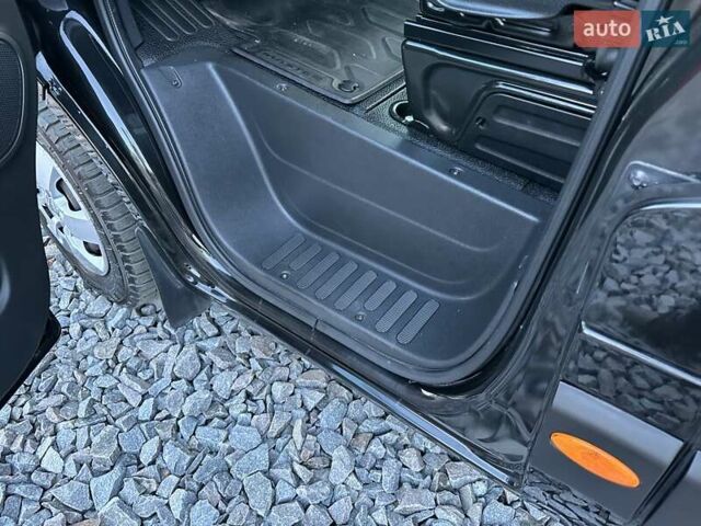 Черный Рено Мастер, объемом двигателя 2.3 л и пробегом 250 тыс. км за 22200 $, фото 68 на Automoto.ua