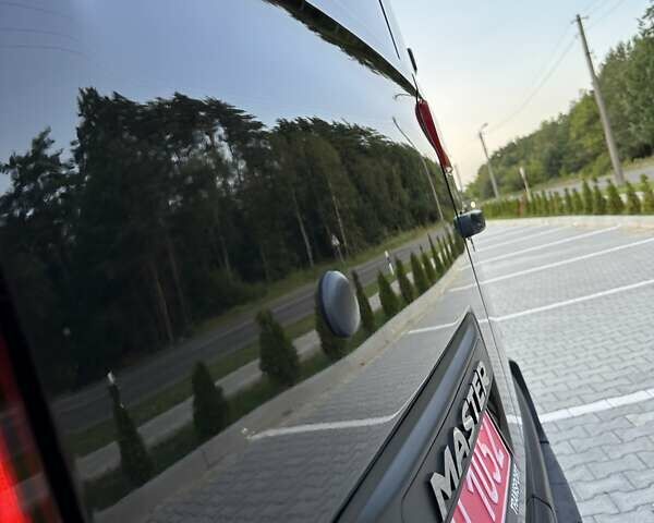 Черный Рено Мастер, объемом двигателя 2.3 л и пробегом 185 тыс. км за 22100 $, фото 7 на Automoto.ua